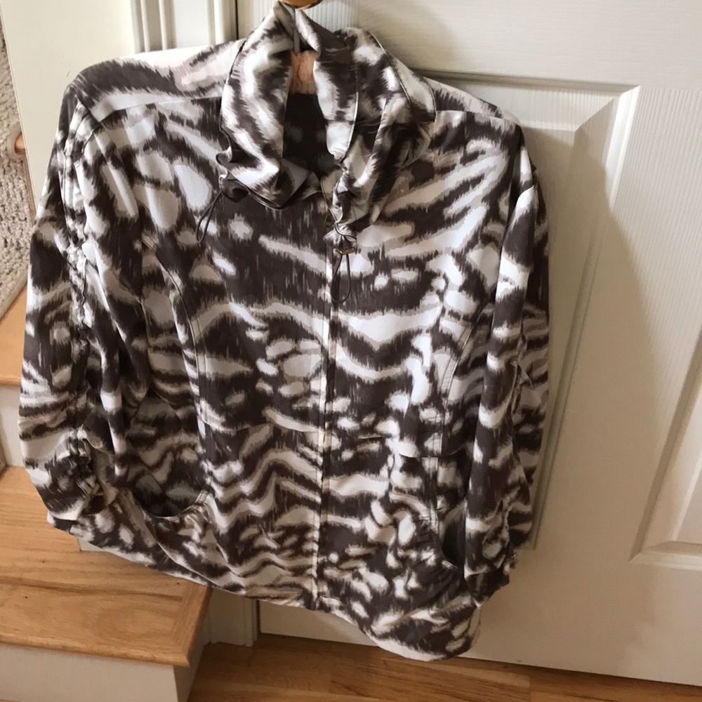 Chico’s polyester spandex animal print jacket size 2 ZENERGY
